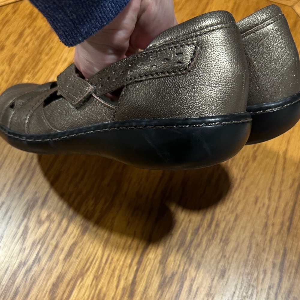*CLARKS* Metallic Brown Ashland Spin Q Loafers Shoes Size 8.5 - Picture 7 of 12